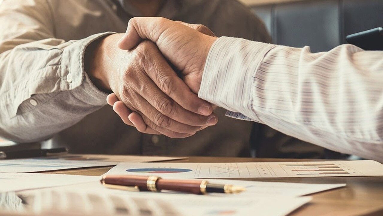 בדרך לסגירת העסקה